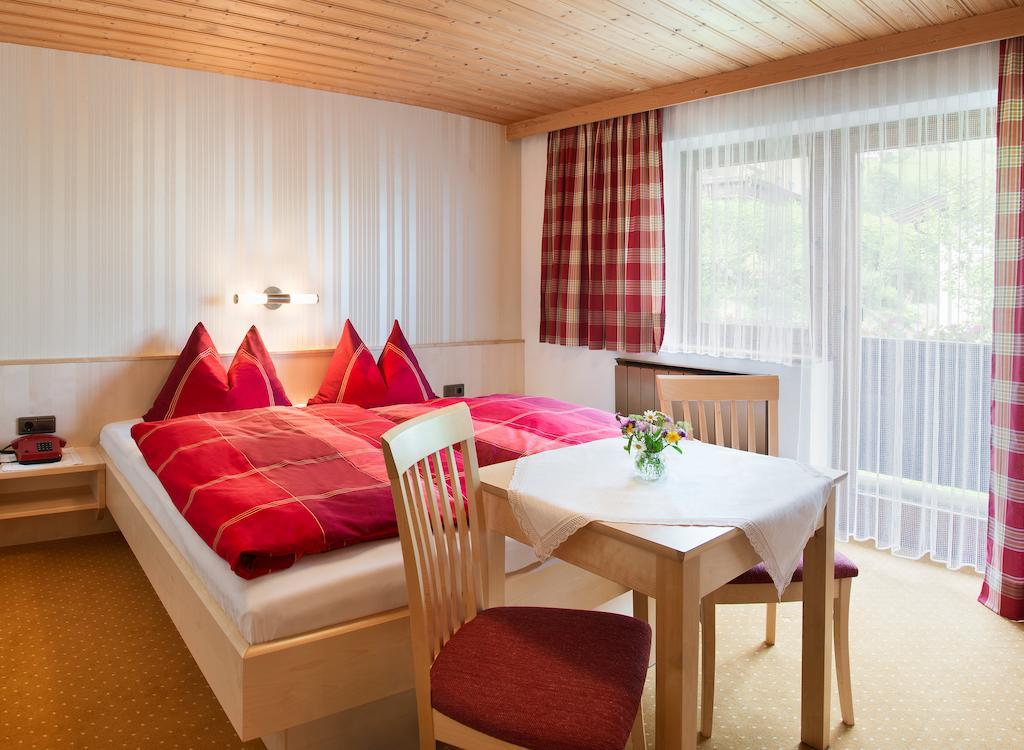 Gastehaus Hofer Apartment Brixen im Thale Room photo